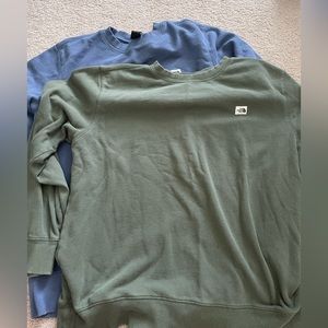Men’s Northface sweatshirt